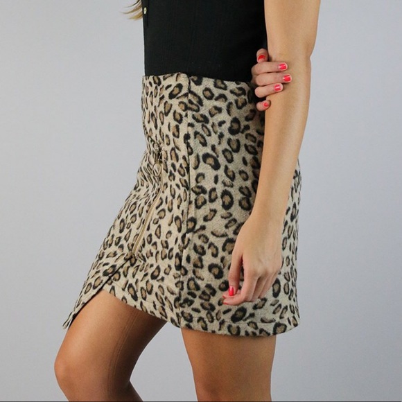 🆕 Asymmetrical Leopard Print Skirt - Picture 2 of 4